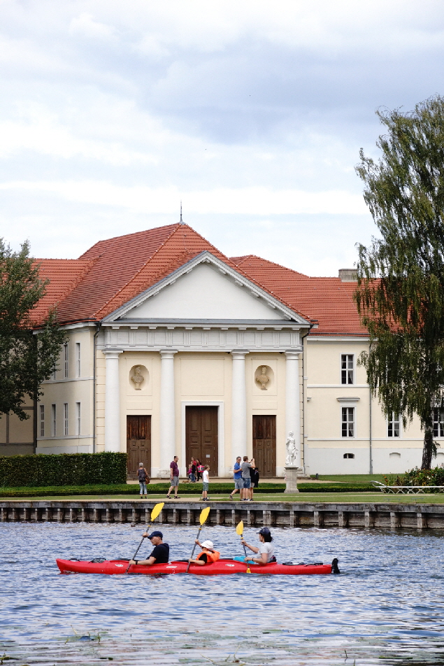 Auch das Schlo Reinsberg liegt von Seen umgeben.